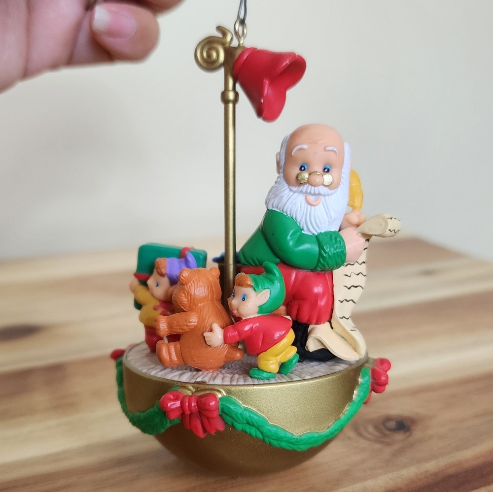 VTG 1996 NOMA Santa Toy List with Christmas Elves Hanging Ornament (NO MOTOR)